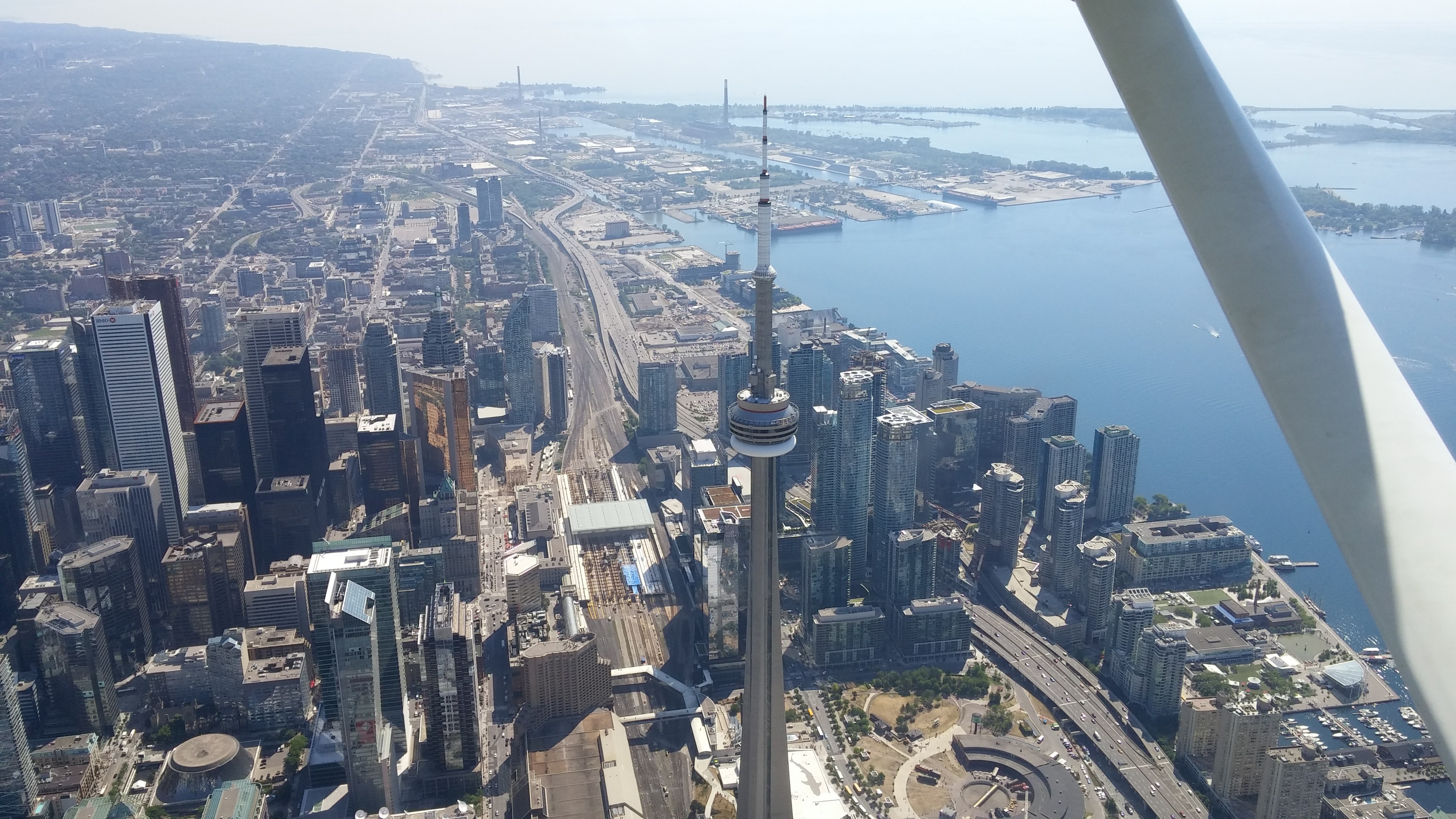 If you look closely, you can just make out people doing the "Edge Walk" on the CN Tower If you look closely, you can just make out people doing the “Edge Walk” on the CN Tower